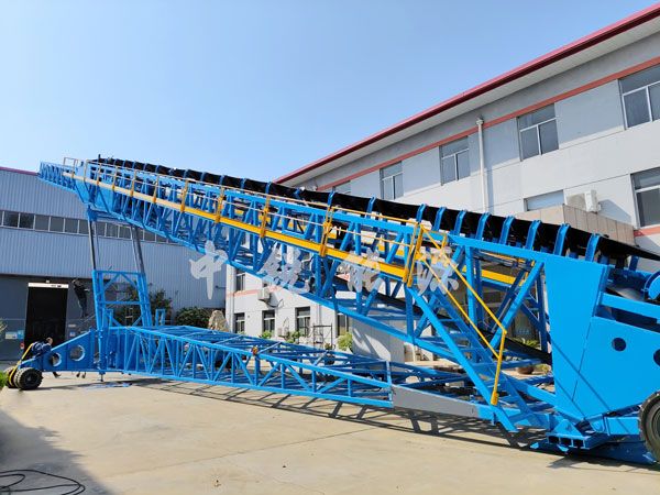 移动轮胎式装船机