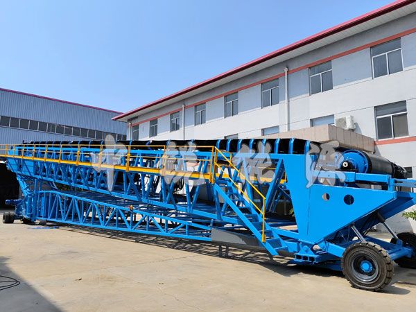 移动皮带堆高机